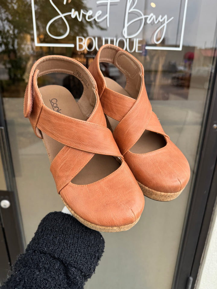 Case Closed | Corkys Footwear