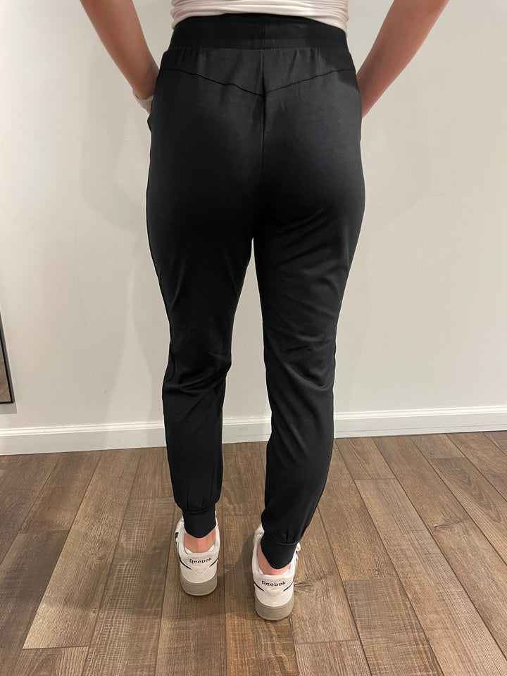 Junie Travel Jogger